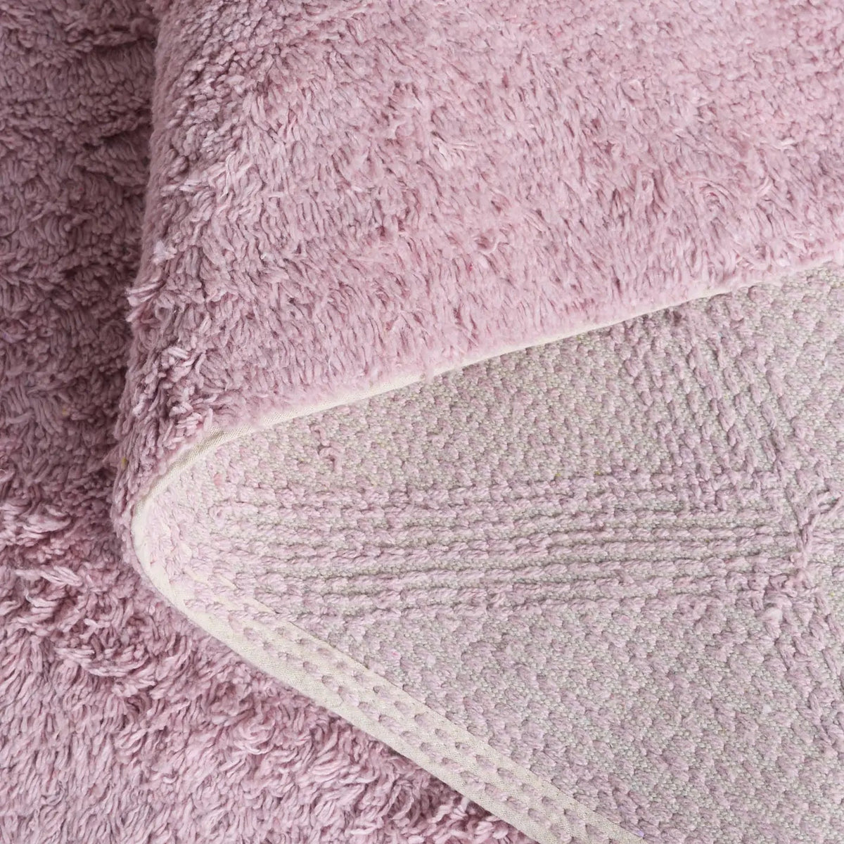 Safavieh Easy Care 4'-0" x 6'-0" Rug in Rose