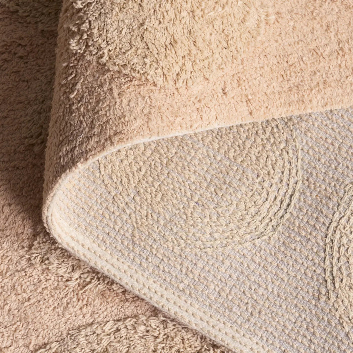 Safavieh Easy Care 4'-0" x 6'-0" Rug in Pink