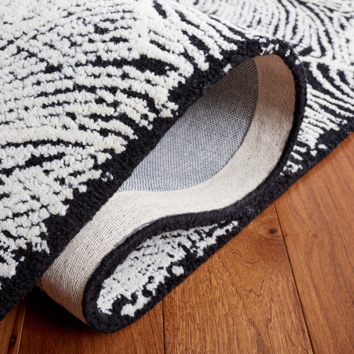 Safavieh Ebony Ebn101Z Black/Ivory Rug - Safavieh - ebn101z - 29
