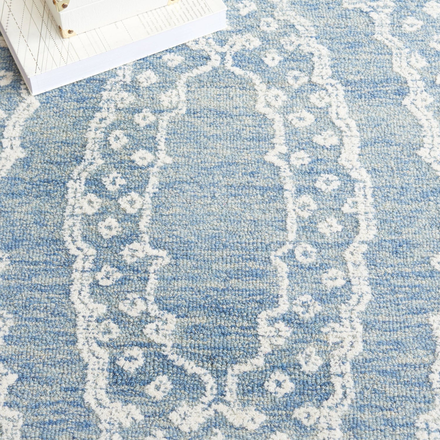 Safavieh Ebony Ebn306N Ivory/Navy Rug - Safavieh - ebn306n - 6r