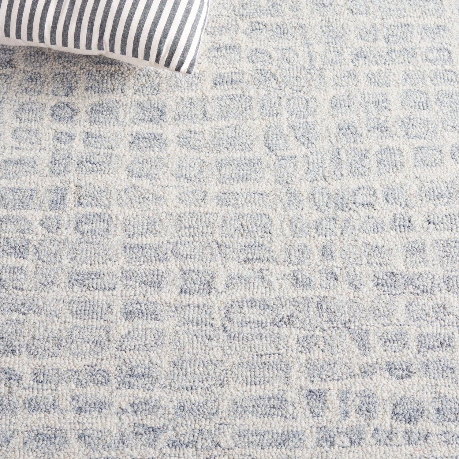 Safavieh Ebony Ebn920L Ivory/Light Blue Rug - Safavieh - ebn920l - 3