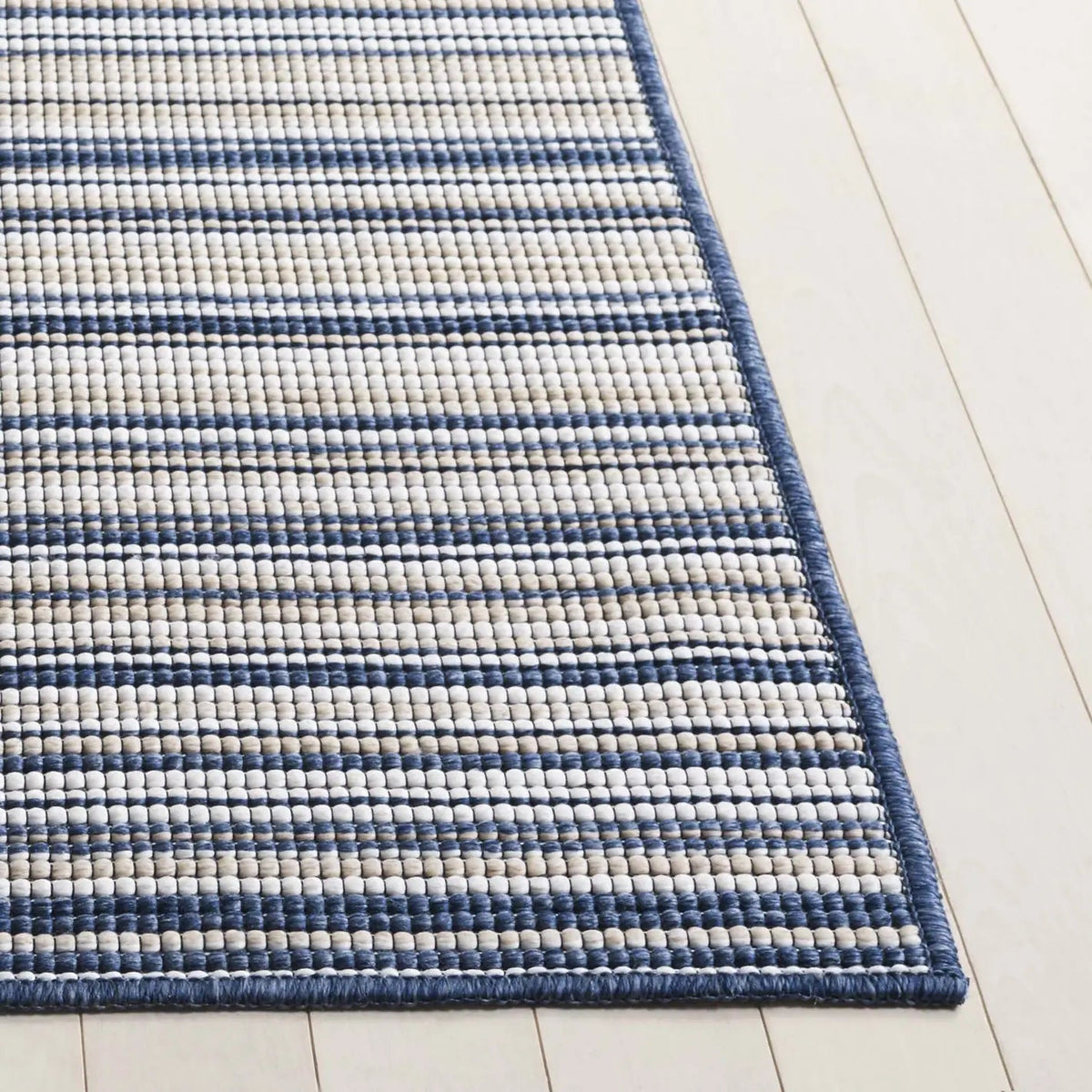 Safavieh Escape 600 5'-3" x 7'-6" Rug in Beige / Blue