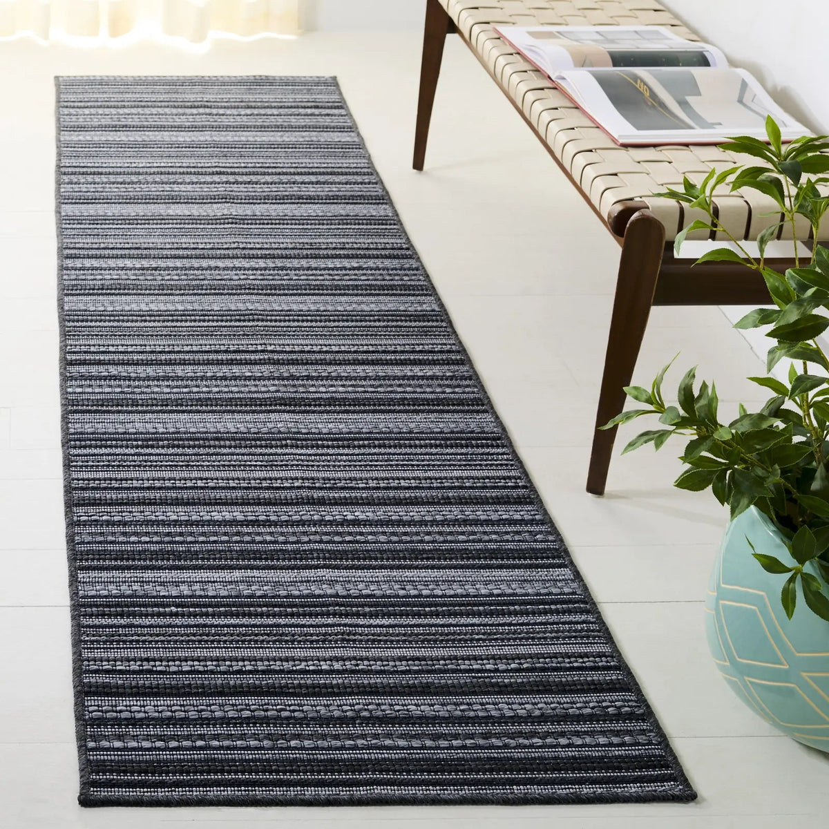 Safavieh Escape 700 2'-3" x 8'-0" Rug in Grey / Ivory