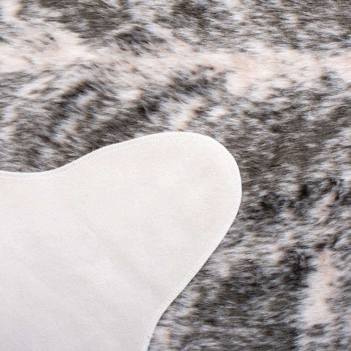 Safavieh Faux Cow Hide Fch201B Beige/Black Rug - Safavieh - fch201b - 45