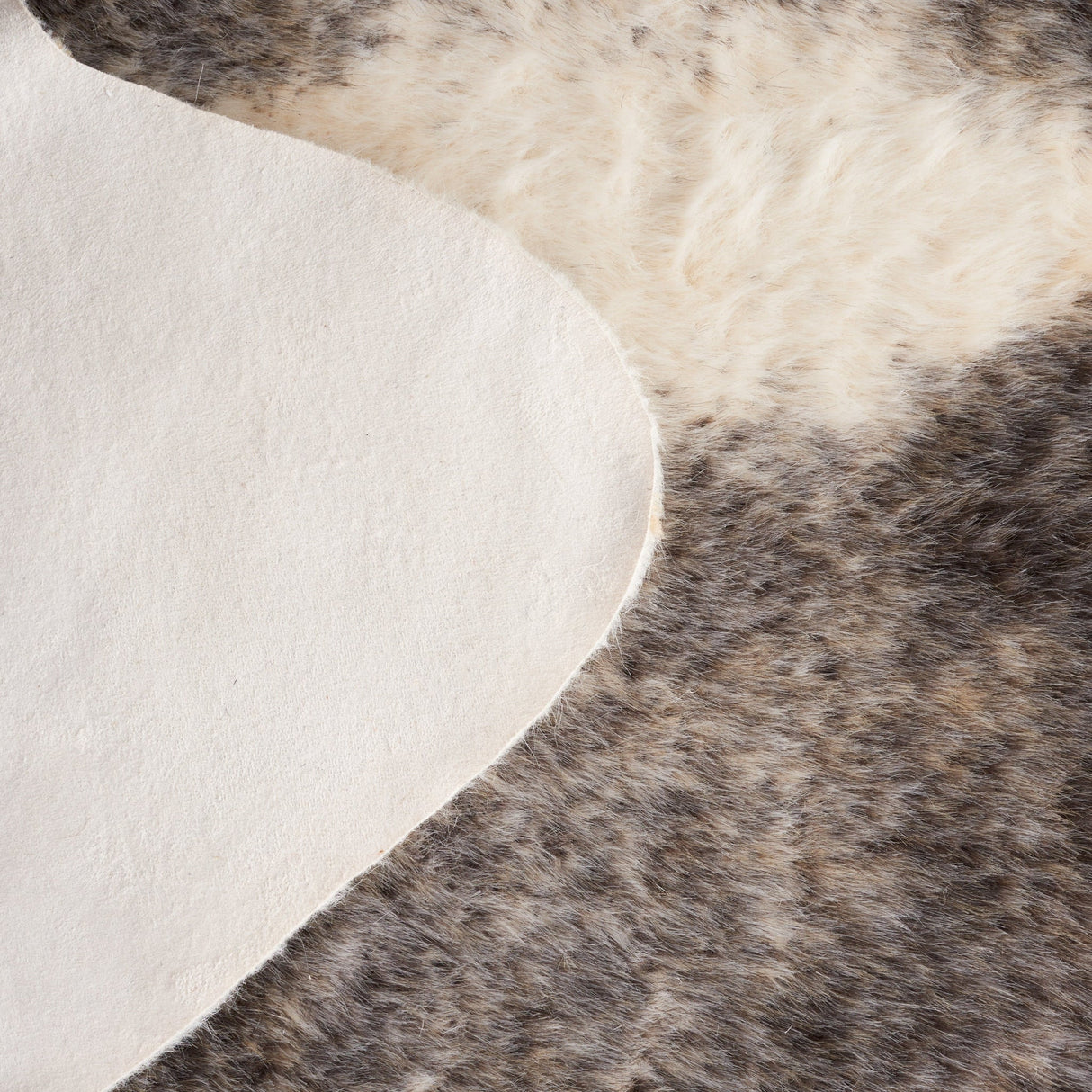 Safavieh Faux Cow Hide Fch203F Grey/Ivory Rug - Safavieh - fch203f - 45