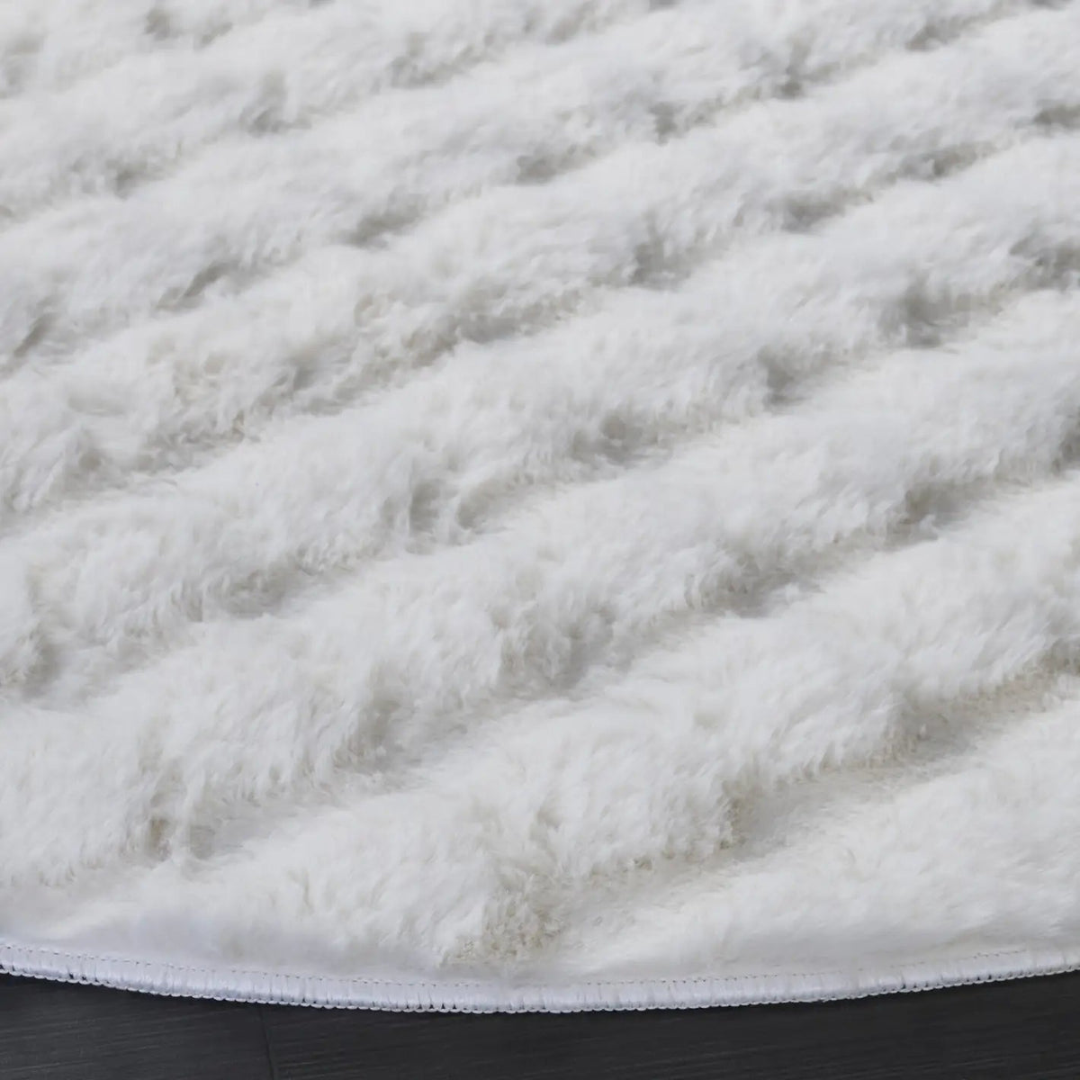 Safavieh Faux Rabbit Bubble 100 6'-0" x 6'-0" Rug in Ivory