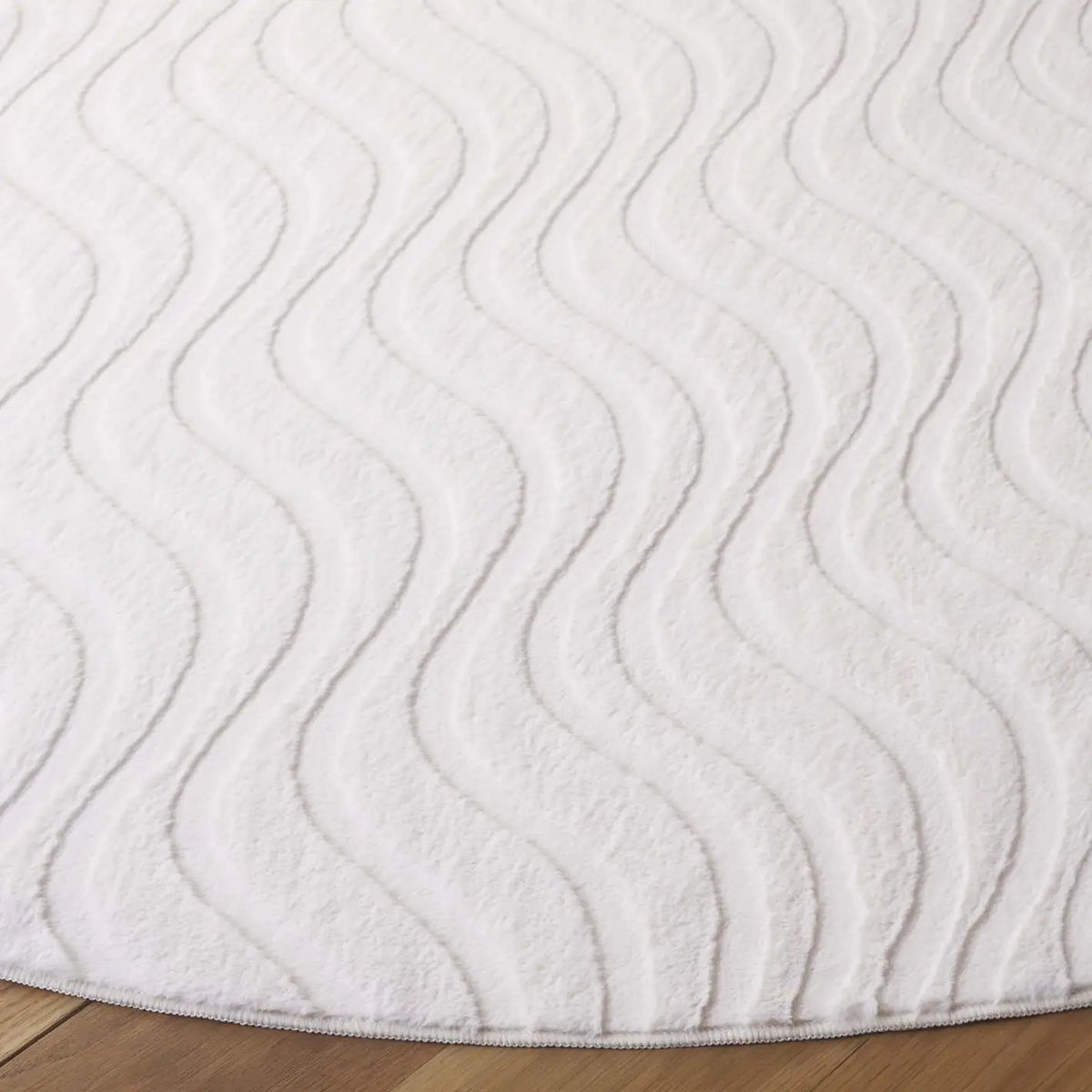 Safavieh Faux Rabbit Fur 800 6'-0" x 6'-0" Rug in Ivory