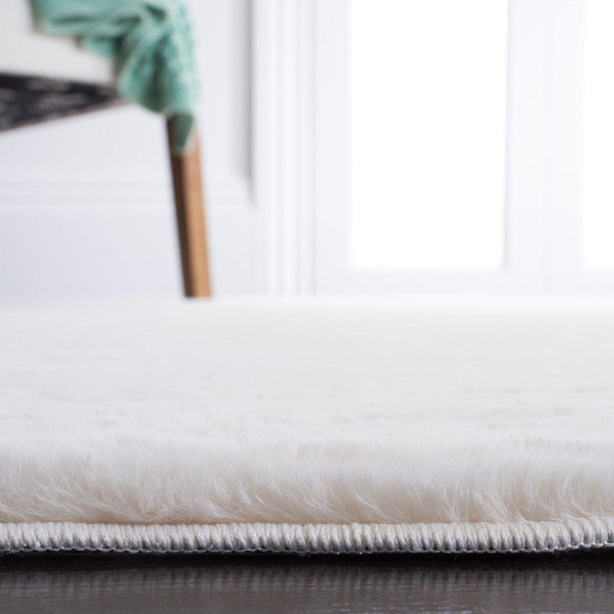 Safavieh Faux Rabbit Fur Frf500A Off White Rug - Safavieh - frf500a - 6r