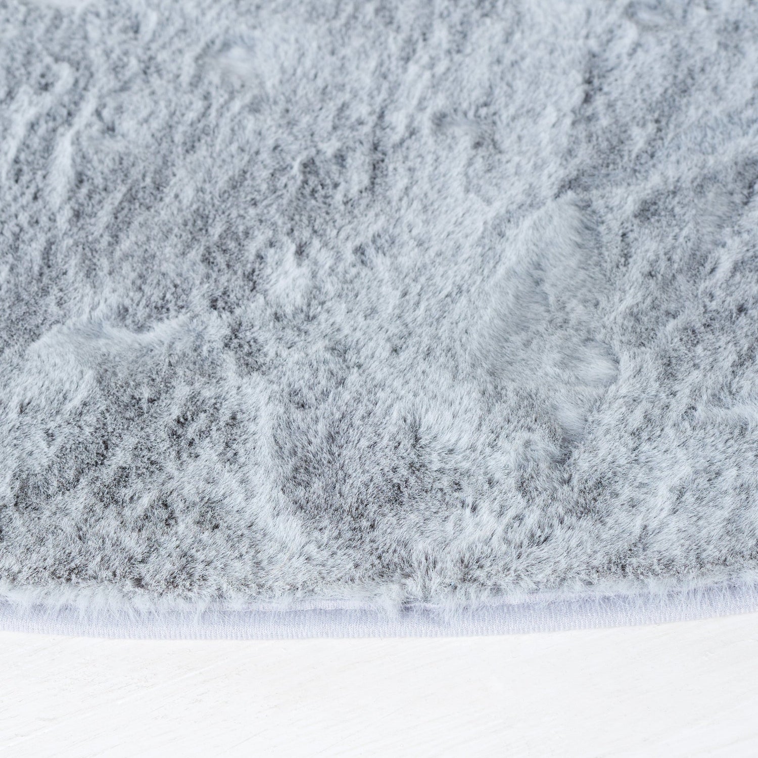 Safavieh Faux Rabbit Fur Frf976G Silver Rug - Safavieh - frf976g - 6r