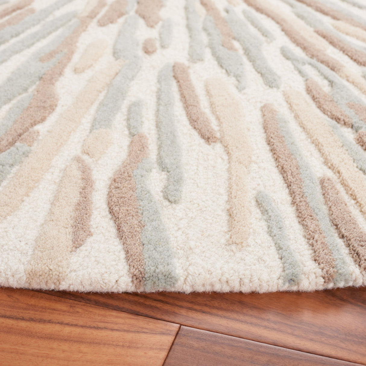 Safavieh Fifth Avenue Ftv109A Ivory/Grey Rug - Safavieh - ftv109a - 3r