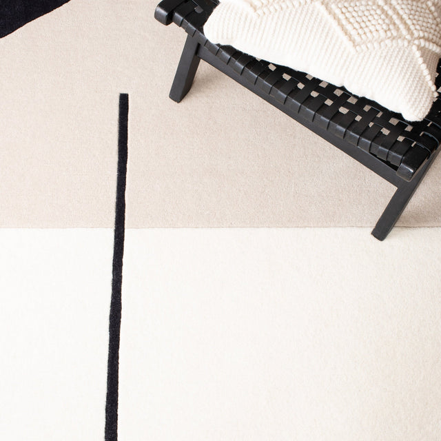 Safavieh Fifth Avenue Ftv110A Ivory/Black Rug - Safavieh - ftv110a - 2