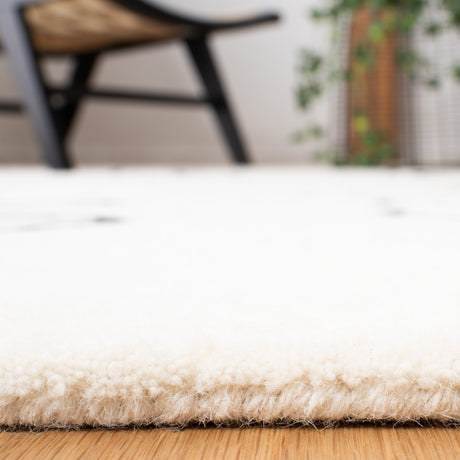 Safavieh Fifth Avenue Ftv111A Ivory/Black Rug - Safavieh - ftv111a - 2