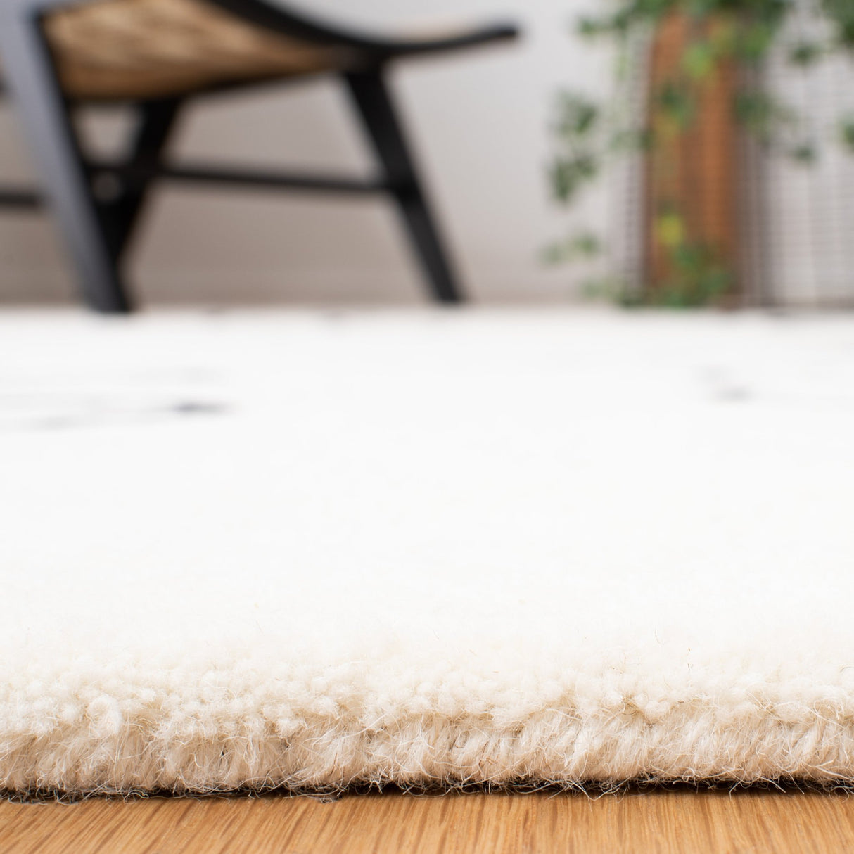 Safavieh Fifth Avenue Ftv111A Ivory/Black Rug - Safavieh - ftv111a - 2