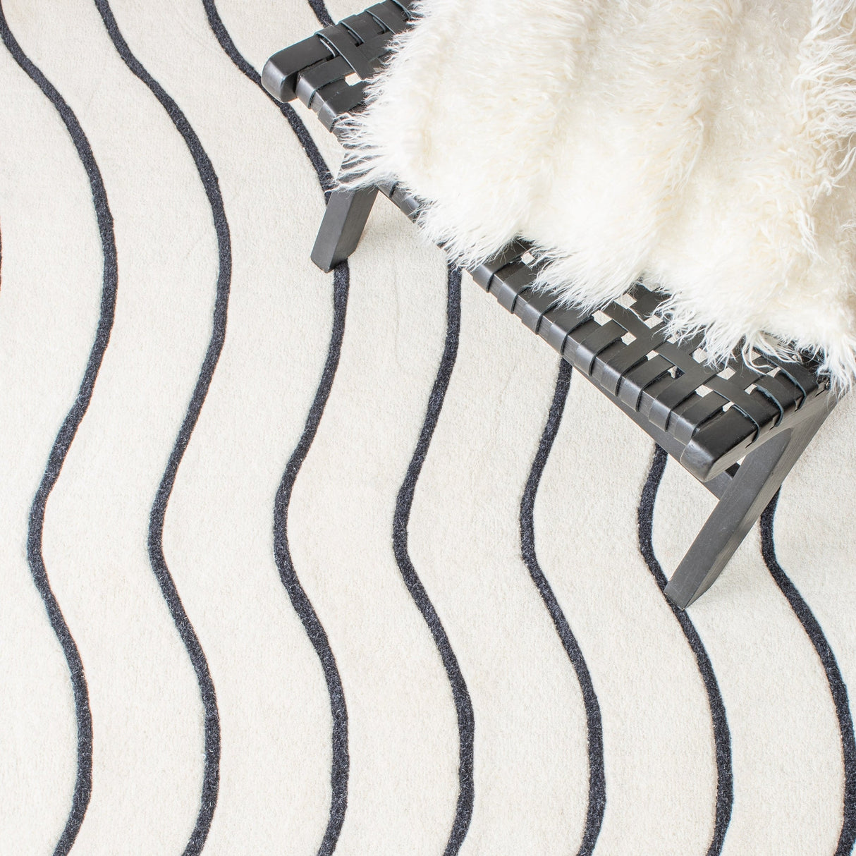 Safavieh Fifth Avenue Ftv113A Ivory/Black Rug - Safavieh - ftv113a - 4