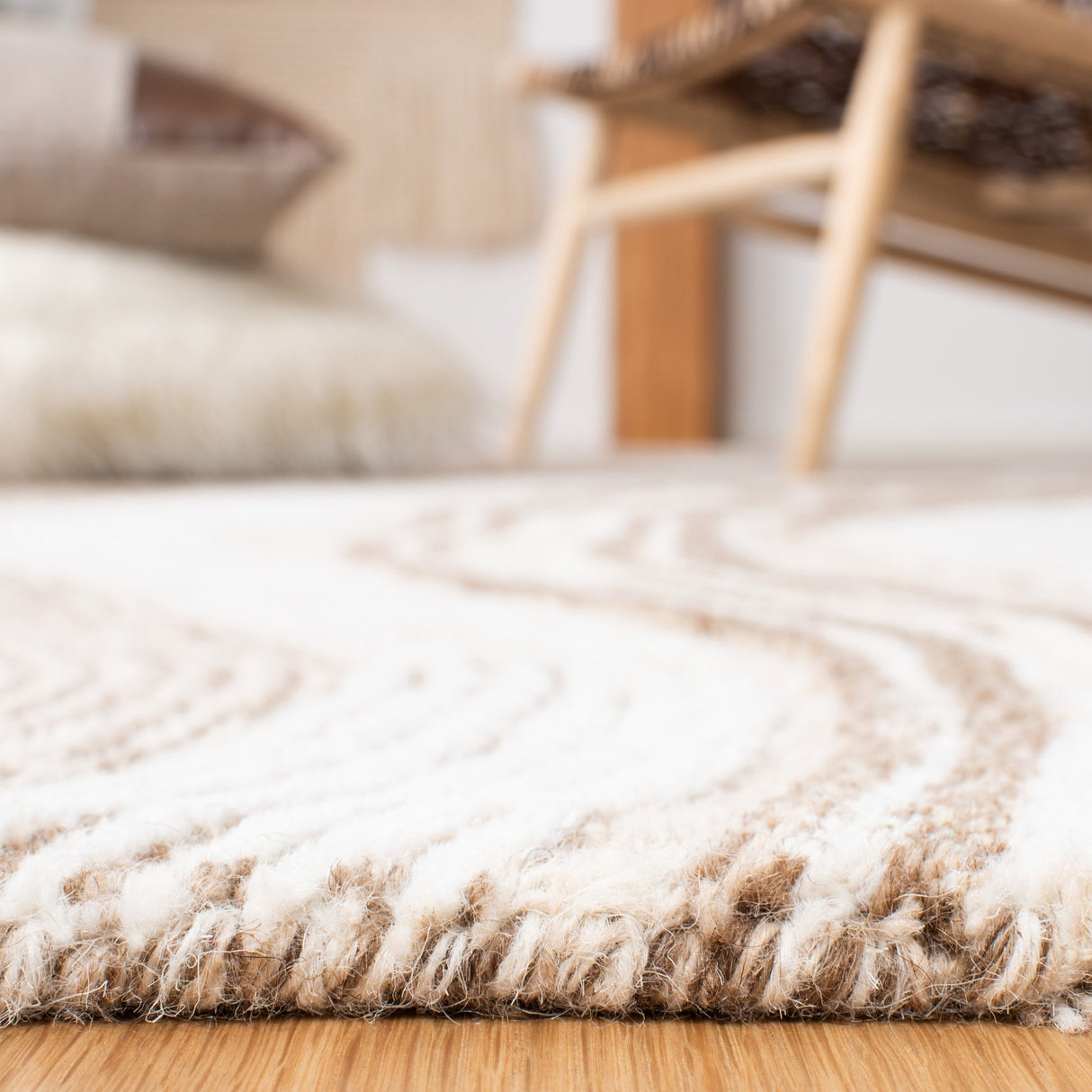 Safavieh Fifth Avenue Ftv121B Beige/Ivory Rug - Safavieh - ftv121b - 2