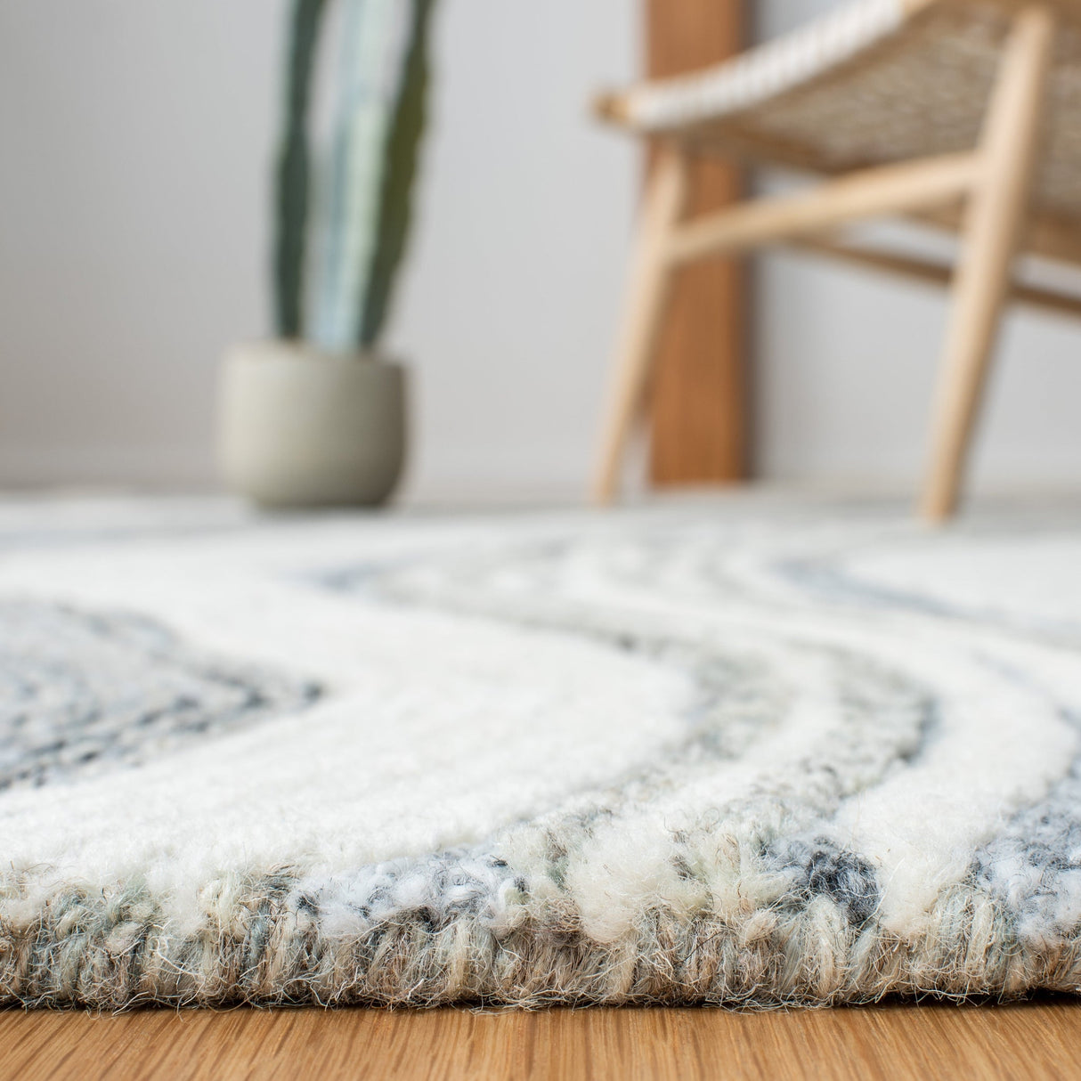 Safavieh Fifth Avenue Ftv121F Grey/Ivory Rug - Safavieh - ftv121f - 2