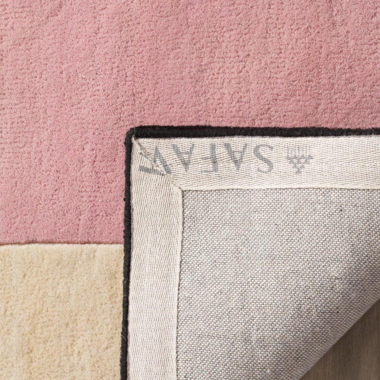 Safavieh Fifth Avenue Ftv122A Ivory/Black Rug - Safavieh - ftv122a - 3r