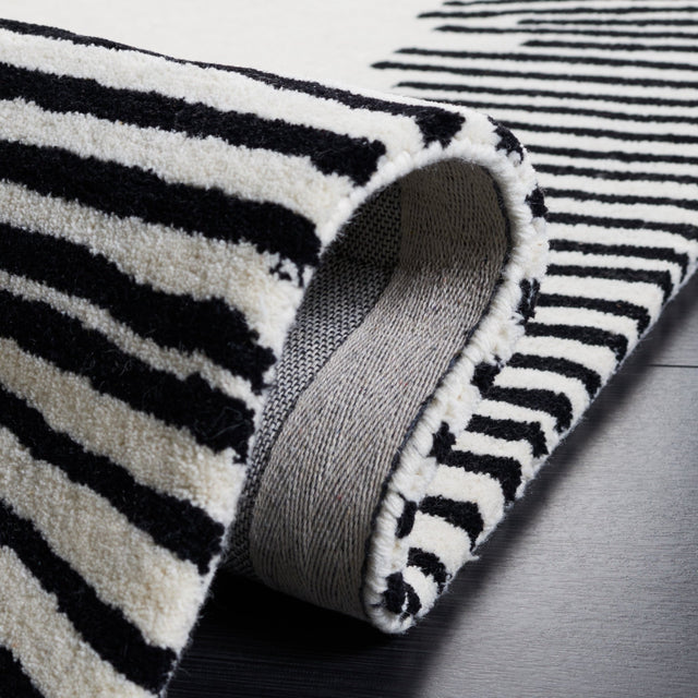 Safavieh Fifth Avenue Ftv129A Ivory/Black Rug - Safavieh - ftv129a - 5r