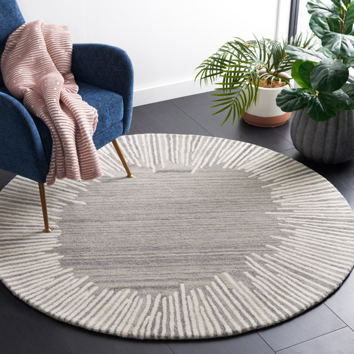 Safavieh Fifth Avenue Ftv129F Grey/Ivory Rug - Safavieh - ftv129f - 5r