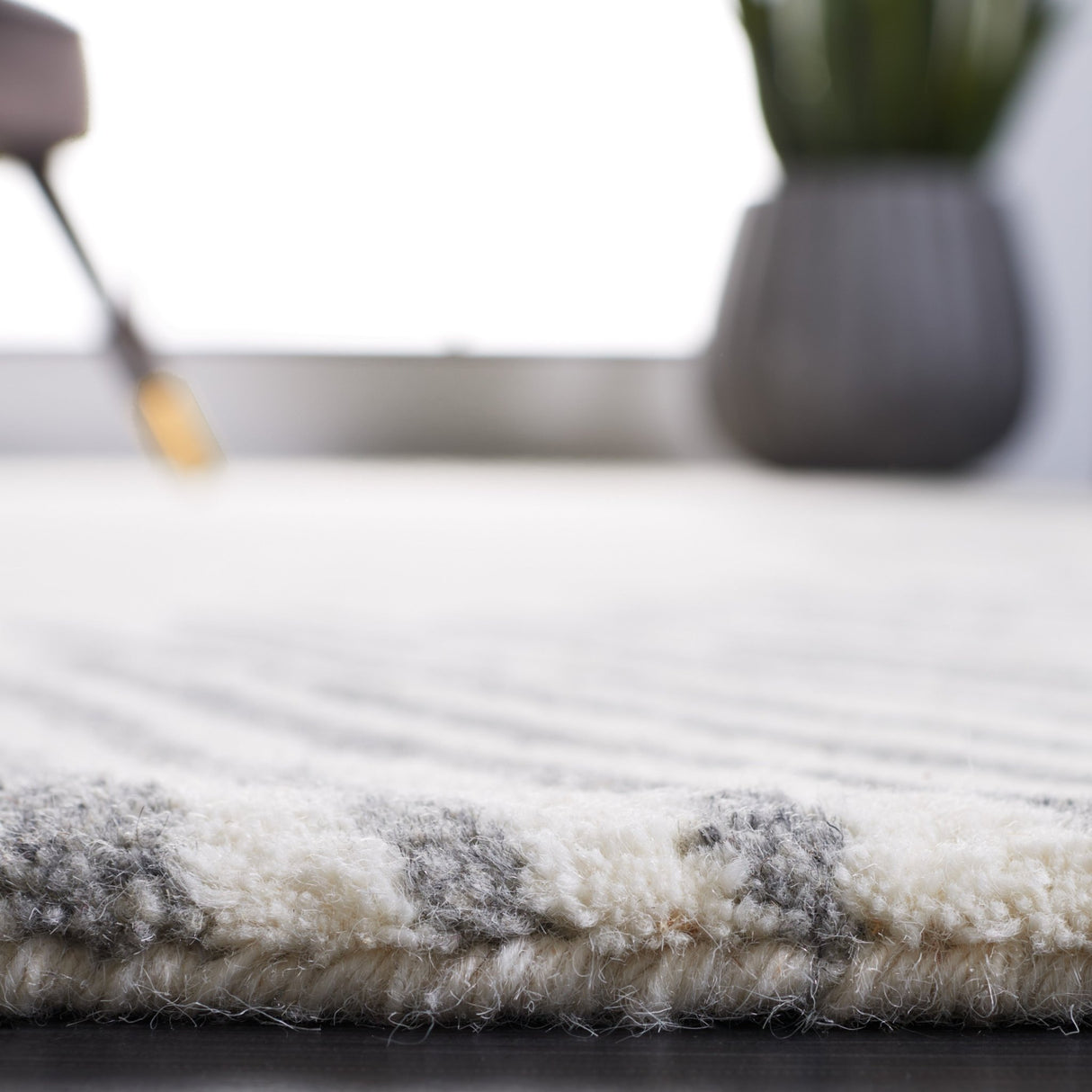 Safavieh Fifth Avenue Ftv129G Ivory/Grey Rug - Safavieh - ftv129g - 5r