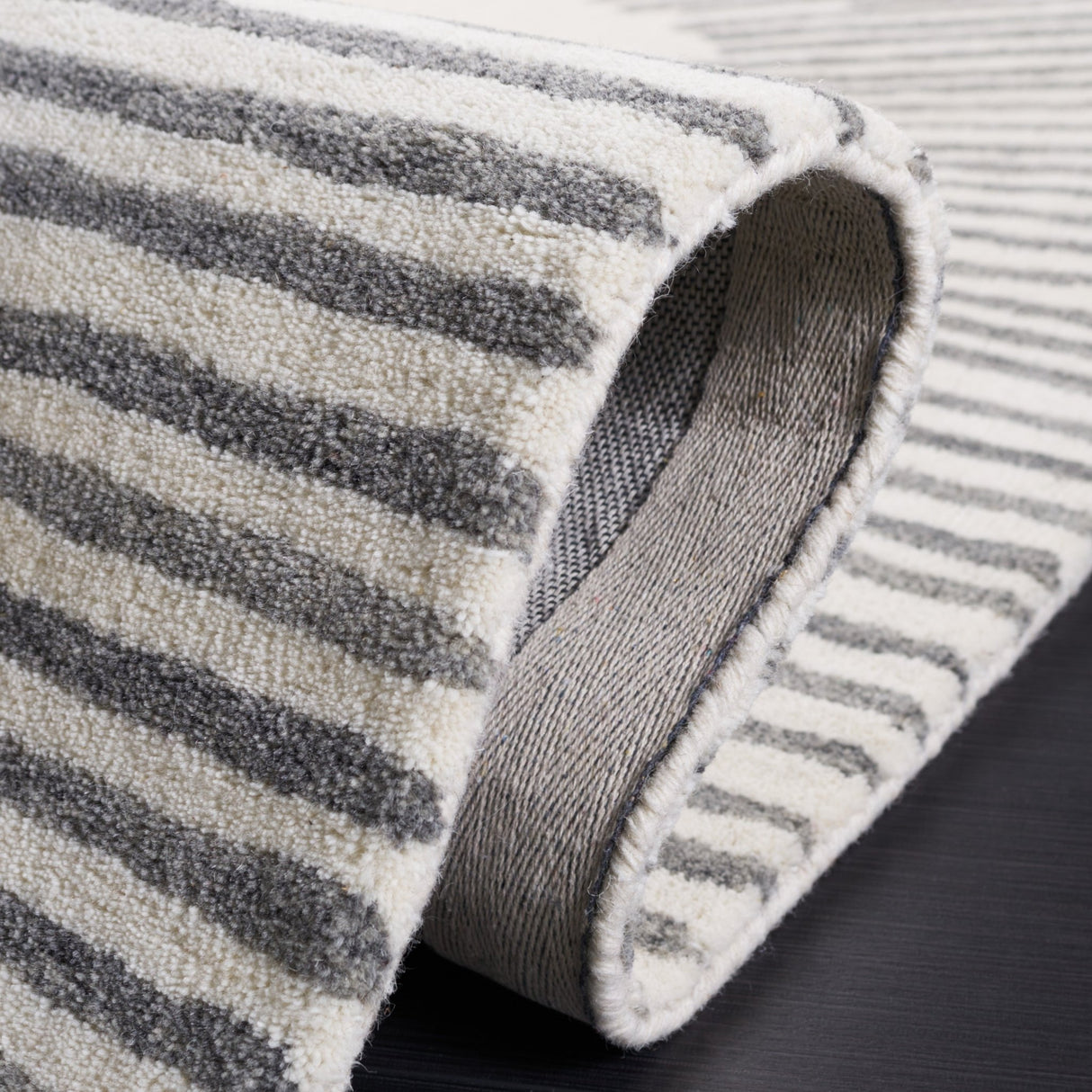 Safavieh Fifth Avenue Ftv129G Ivory/Grey Rug - Safavieh - ftv129g - 5r