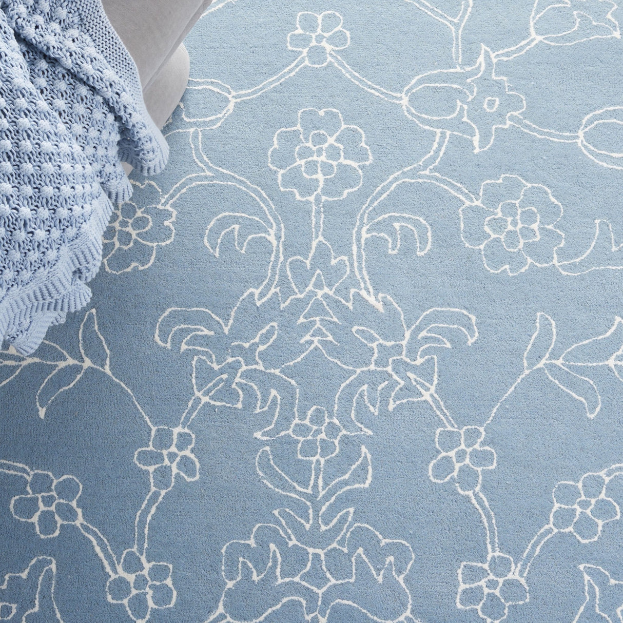 Safavieh Fifth Avenue Ftv135M Blue/Ivory Rug - Safavieh - ftv135m - 29