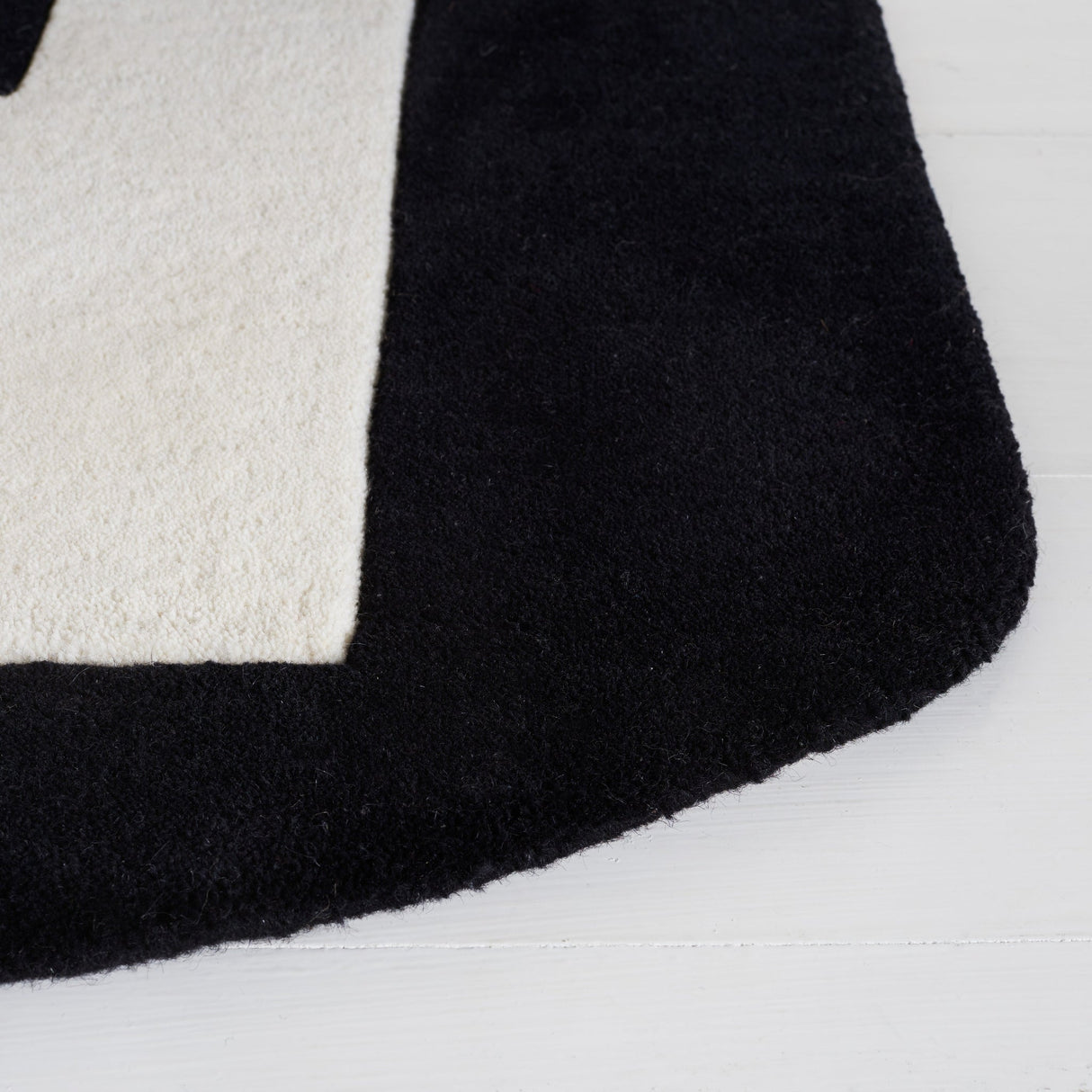 Safavieh Fifth Avenue Ftv147Z Black/Pink Rug - Safavieh - ftv147z - 5