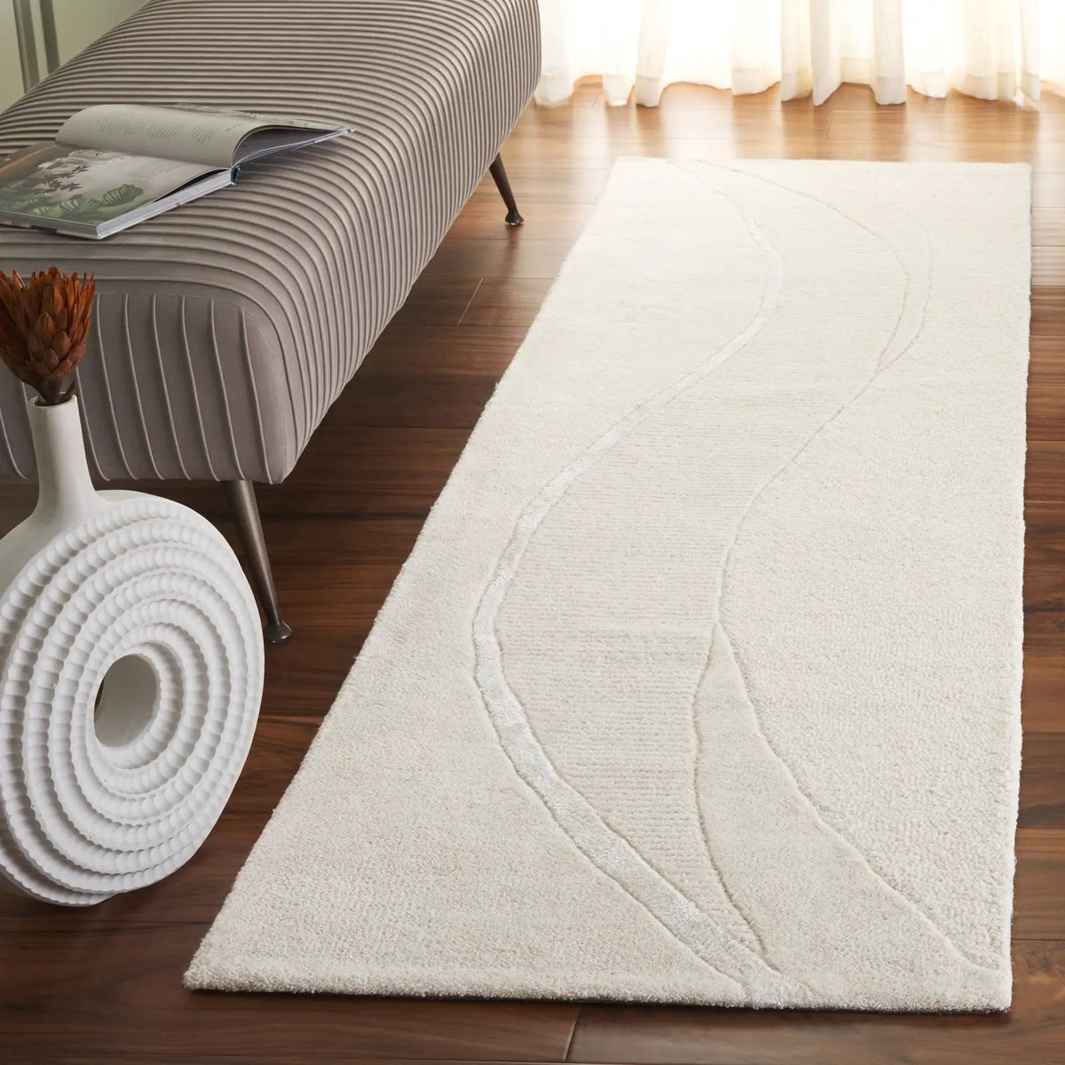 Safavieh Fifth Avenue 2'-3" x 8'-0" Rug in Ivory