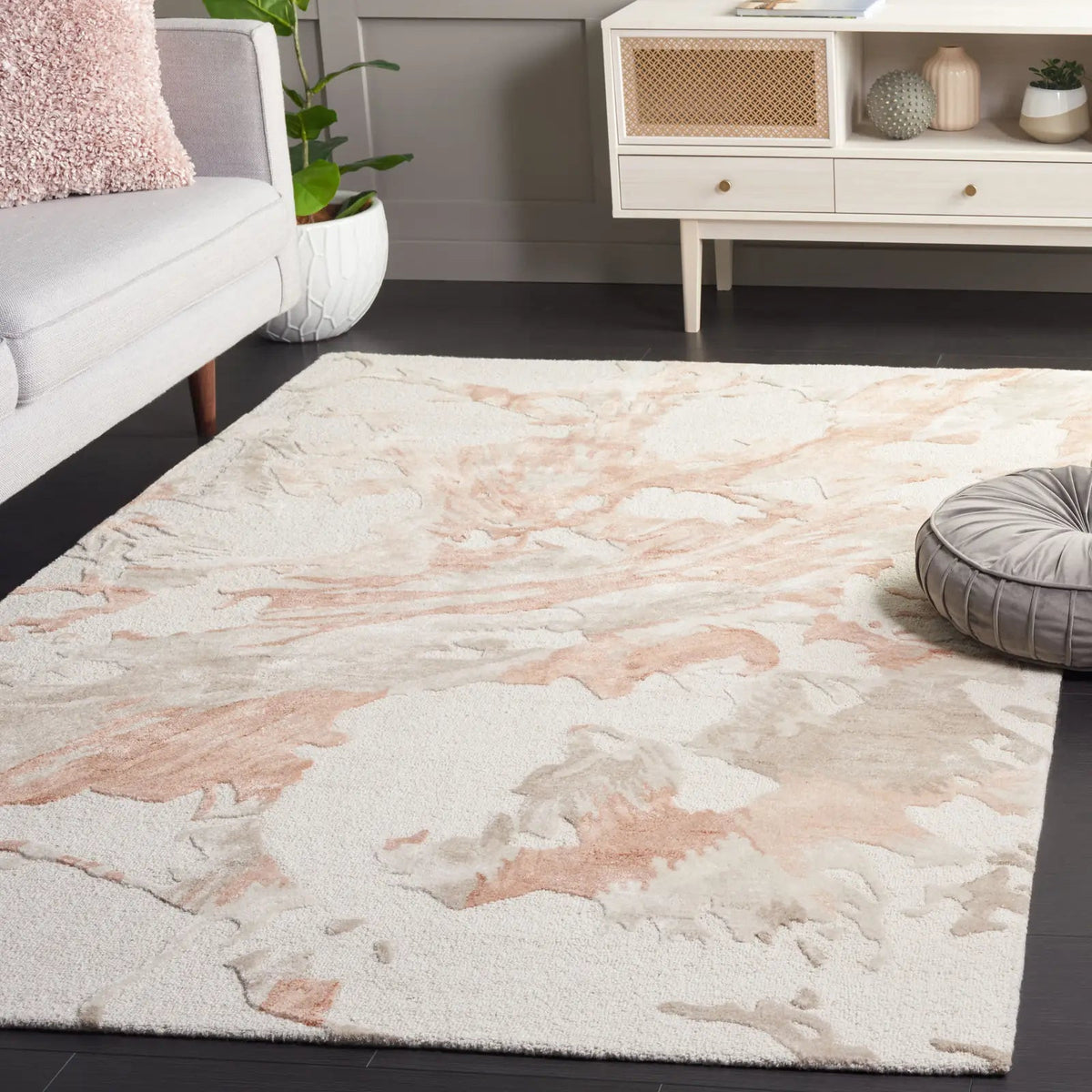 Safavieh Fifth Avenue 4'-0" x 6'-0" Rug in Beige / Rust
