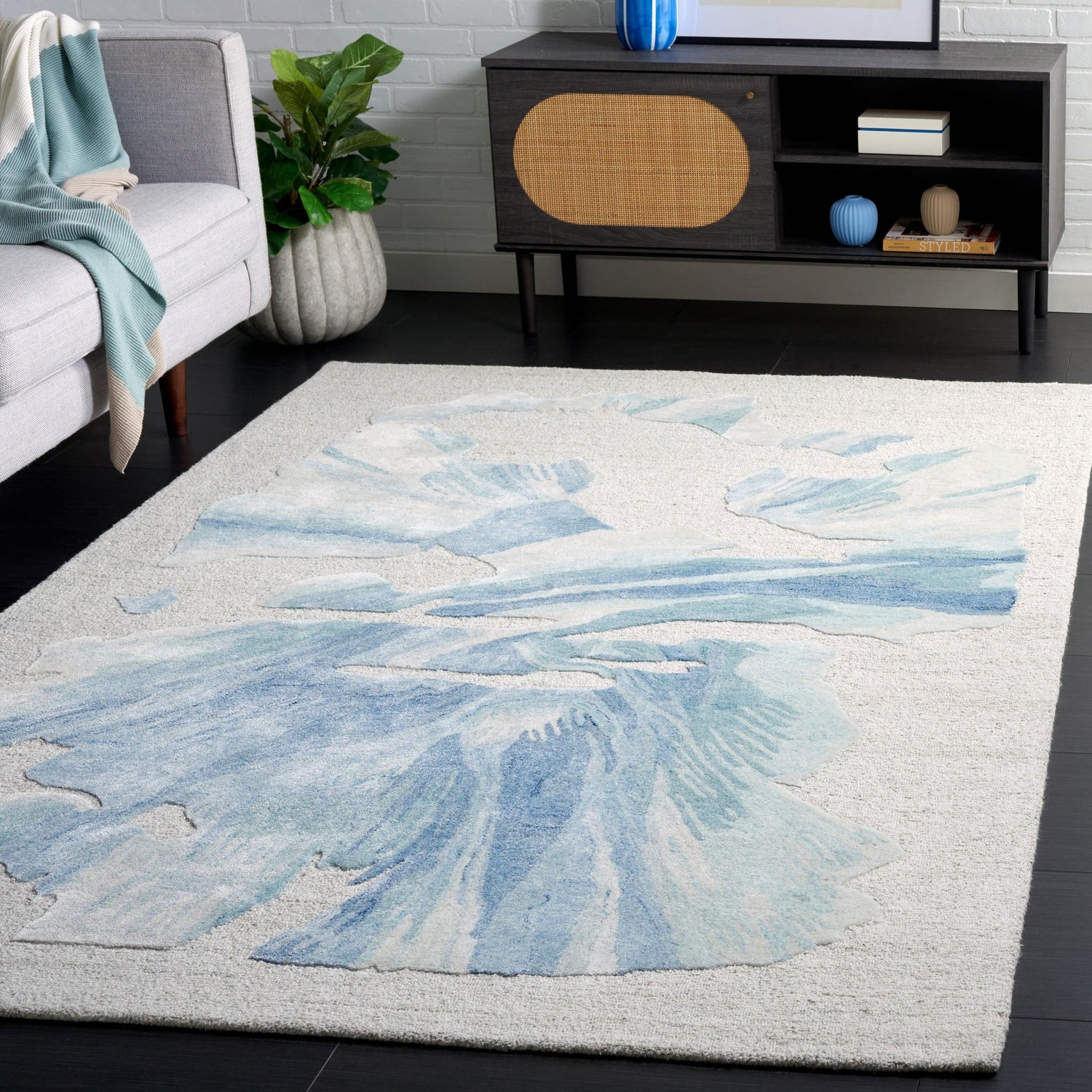 Safavieh Fifth Avenue Ftv504M Beige/Blue Rug - Safavieh - ftv504m - 3