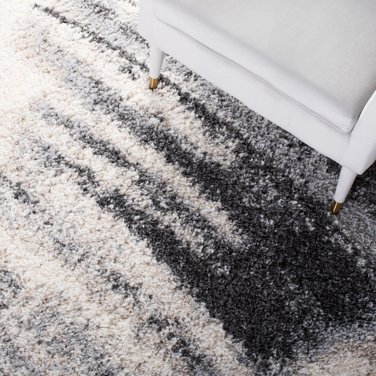 Safavieh Fontana Shag Fnt896F Grey/Ivory Rugs - Safavieh - fnt896f - 7r