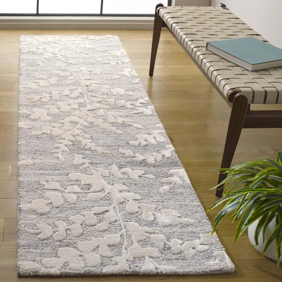Safavieh Glamour 2'-3" x 8'-0" Rug in Natural / Grey