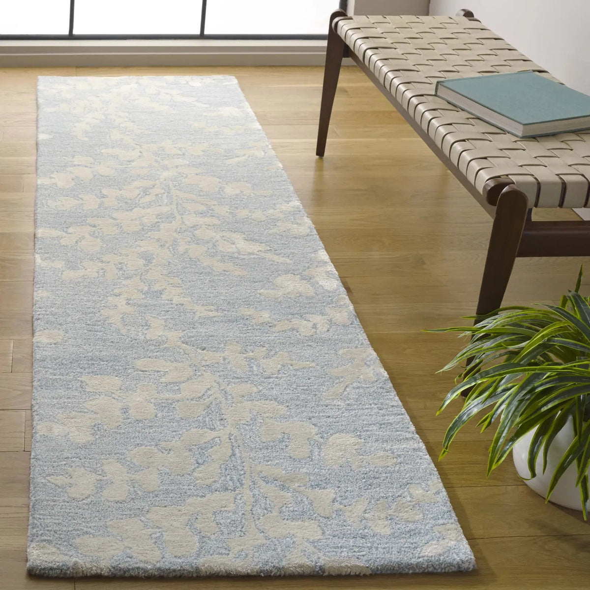 Safavieh Glamour 2'-3" x 8'-0" Rug in Blue / Beige