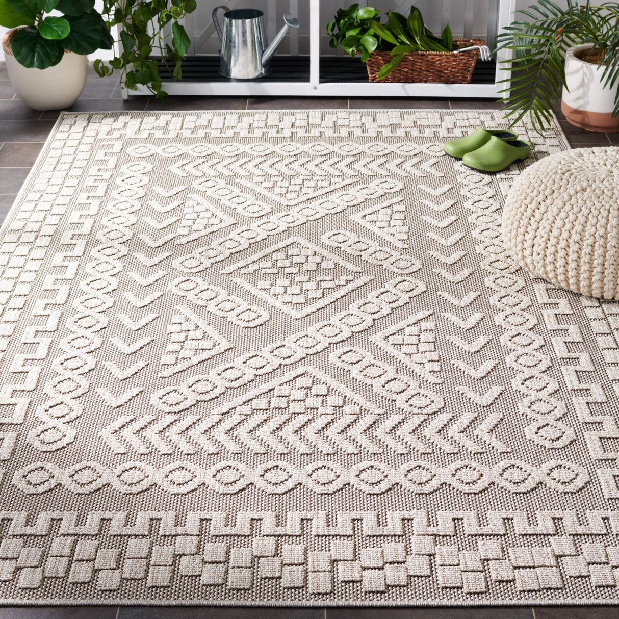 Safavieh Global Glb202B Beige/Light Beige Rug - Safavieh - glb202b - 7r