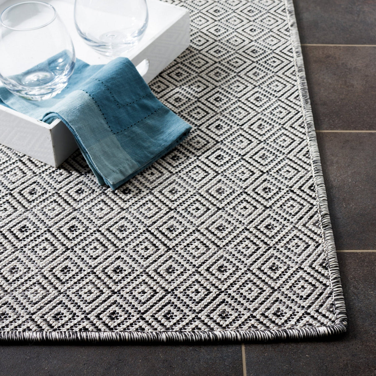 Safavieh Hampton Htn230Z Ivory/Black Rug - Safavieh - htn230z - 4