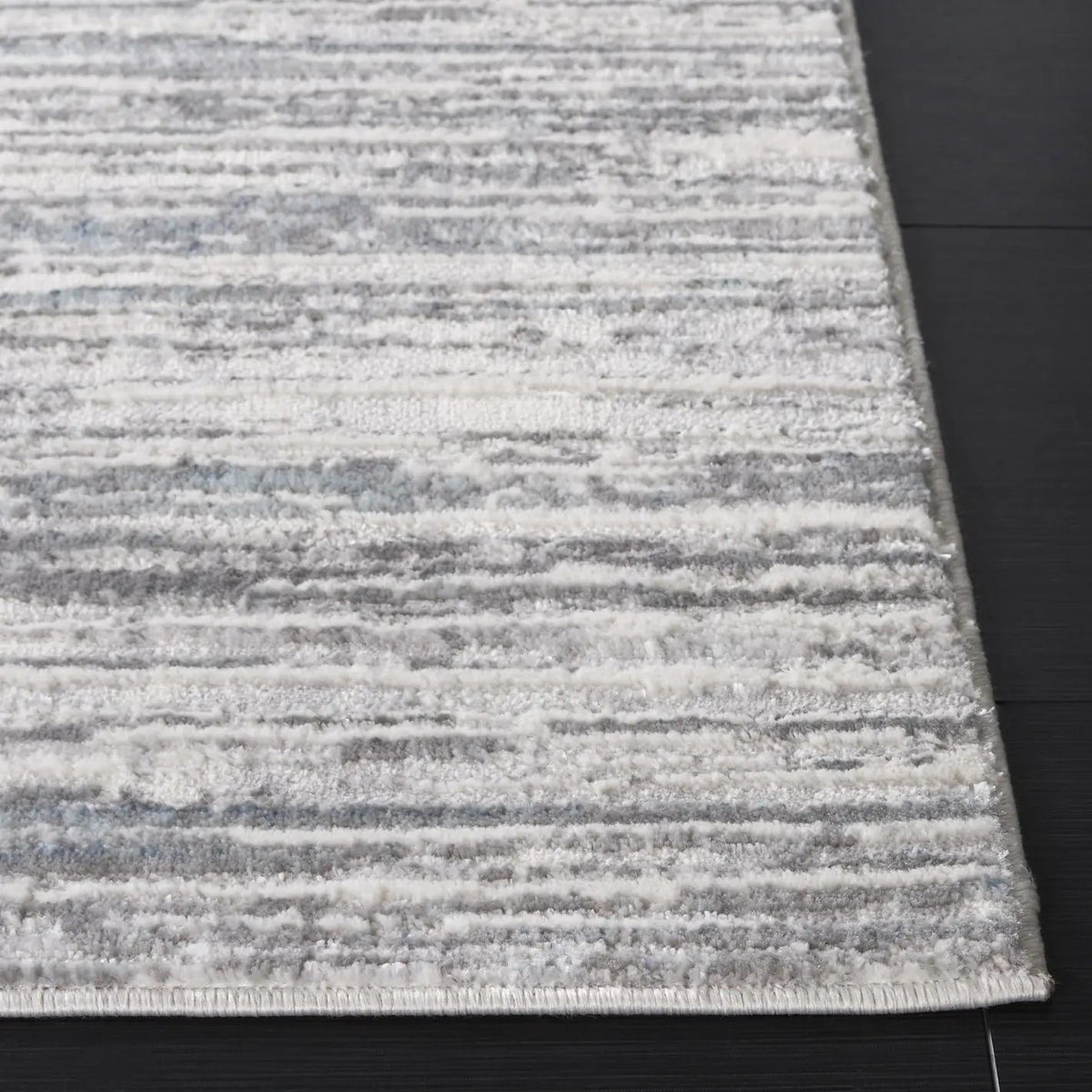 Safavieh Hanna 4'-0" x 6'-0" Rug in Grey / Ivory