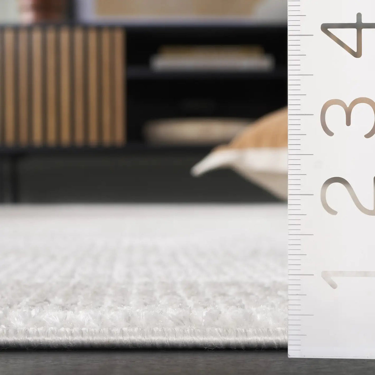 Safavieh Hanna 4'-0" x 6'-0" Rug in Taupe / Grey
