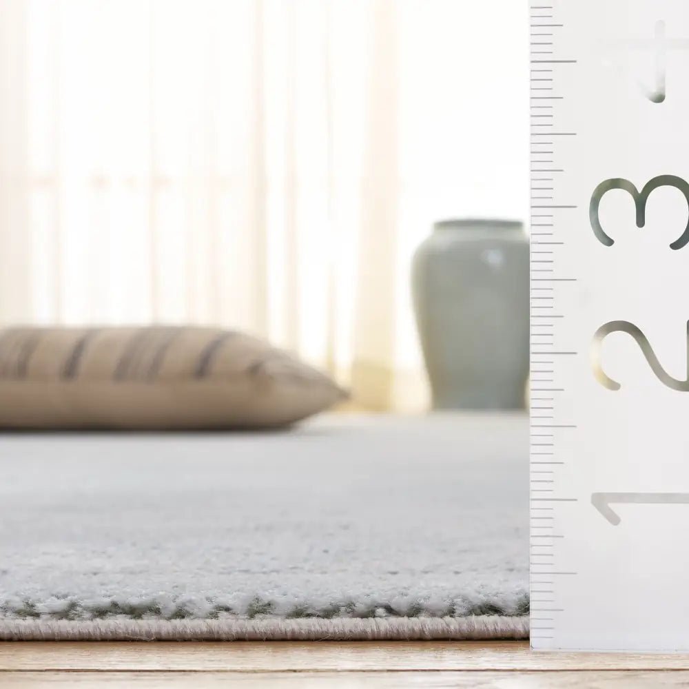 Safavieh Harrison 5'-3" x 7'-6" Rug in Green / Ivory