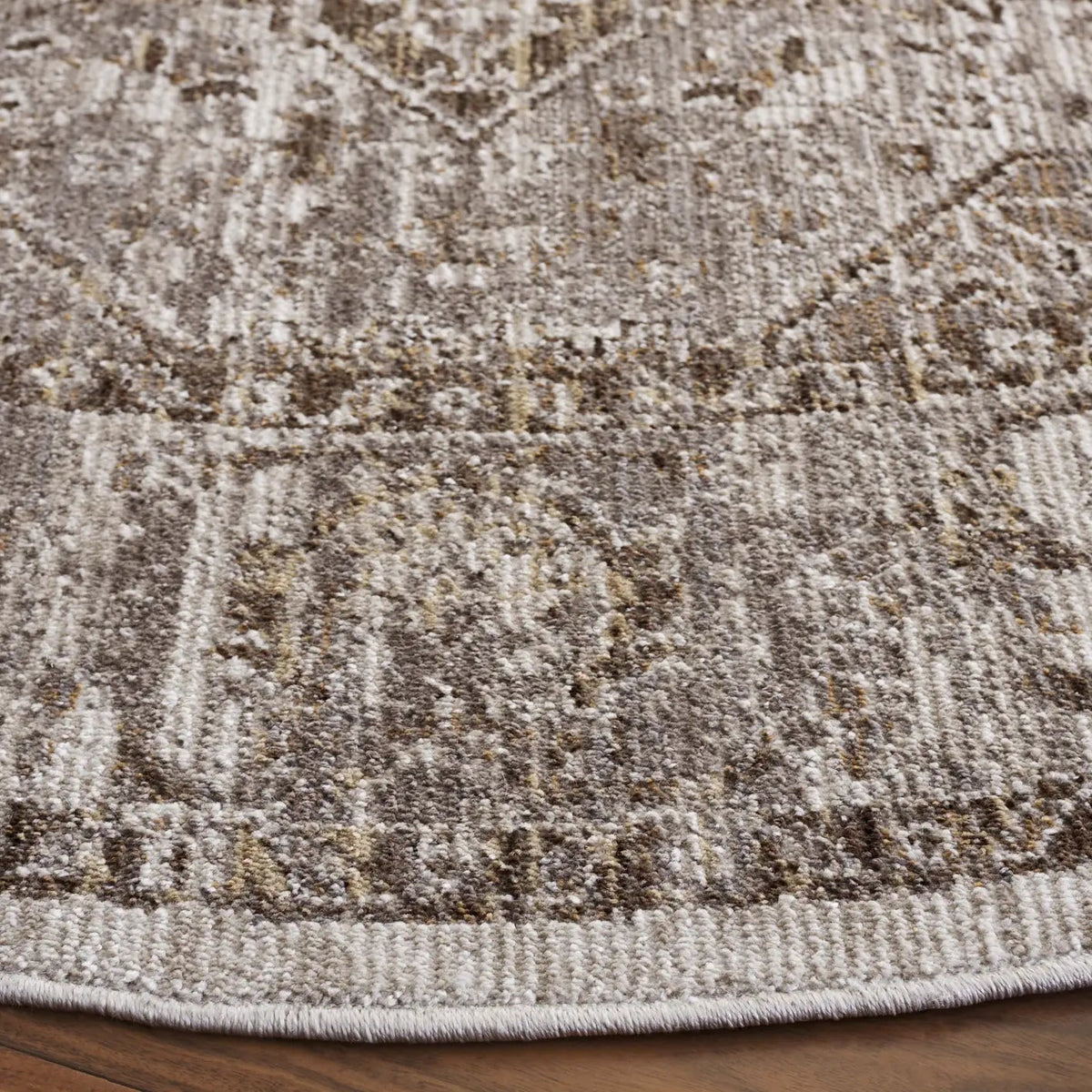 Safavieh Hazel 500 6'-0" x 6'-0" Rug in Brown / Ivory