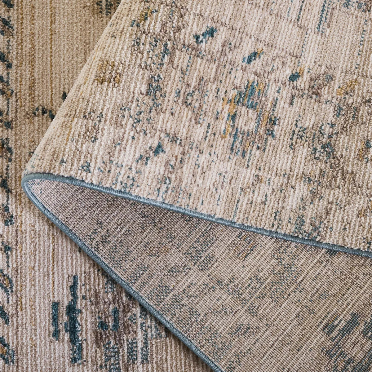 Safavieh Hazel 500 4'-0" x 6'-0" Rug in Blue / Beige