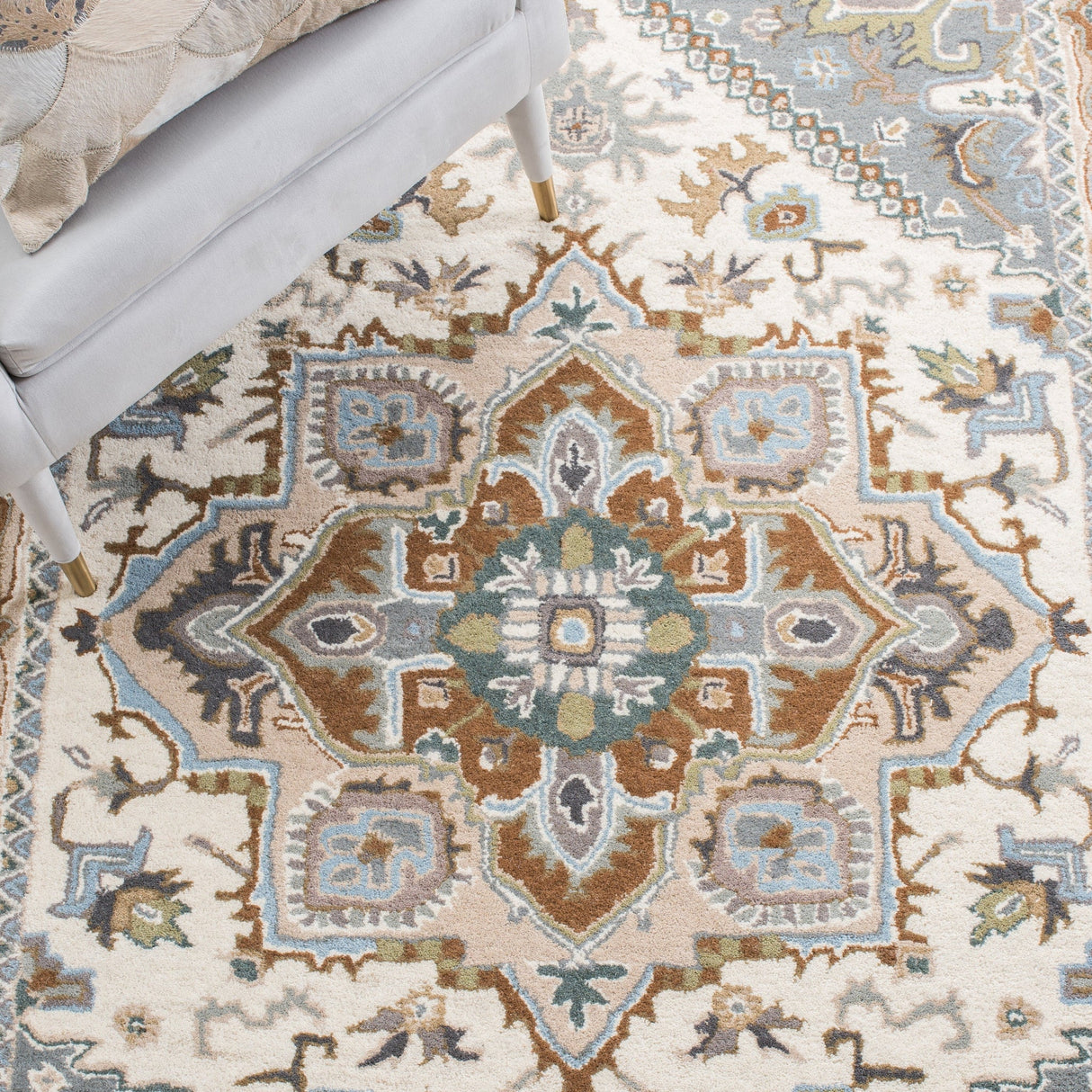 Safavieh Heritage Hg625L Ivory/Light Blue Rug - Safavieh - hg625l - 4r