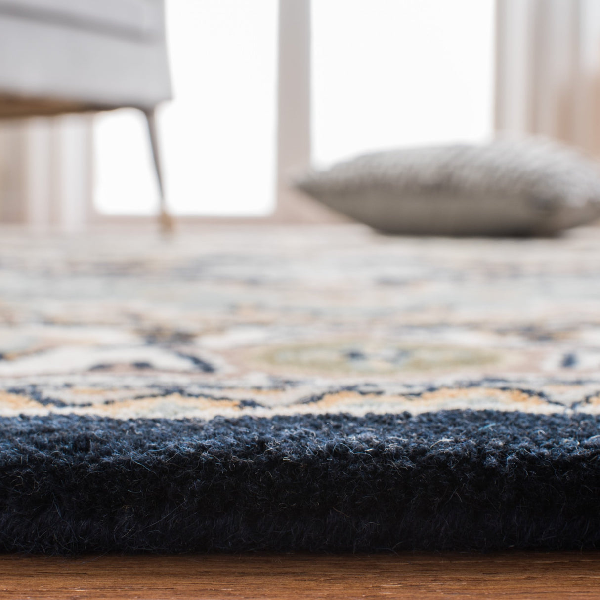 Safavieh Heritage Hg625N Navy/Ivory Rug - Safavieh - hg625n - 4r
