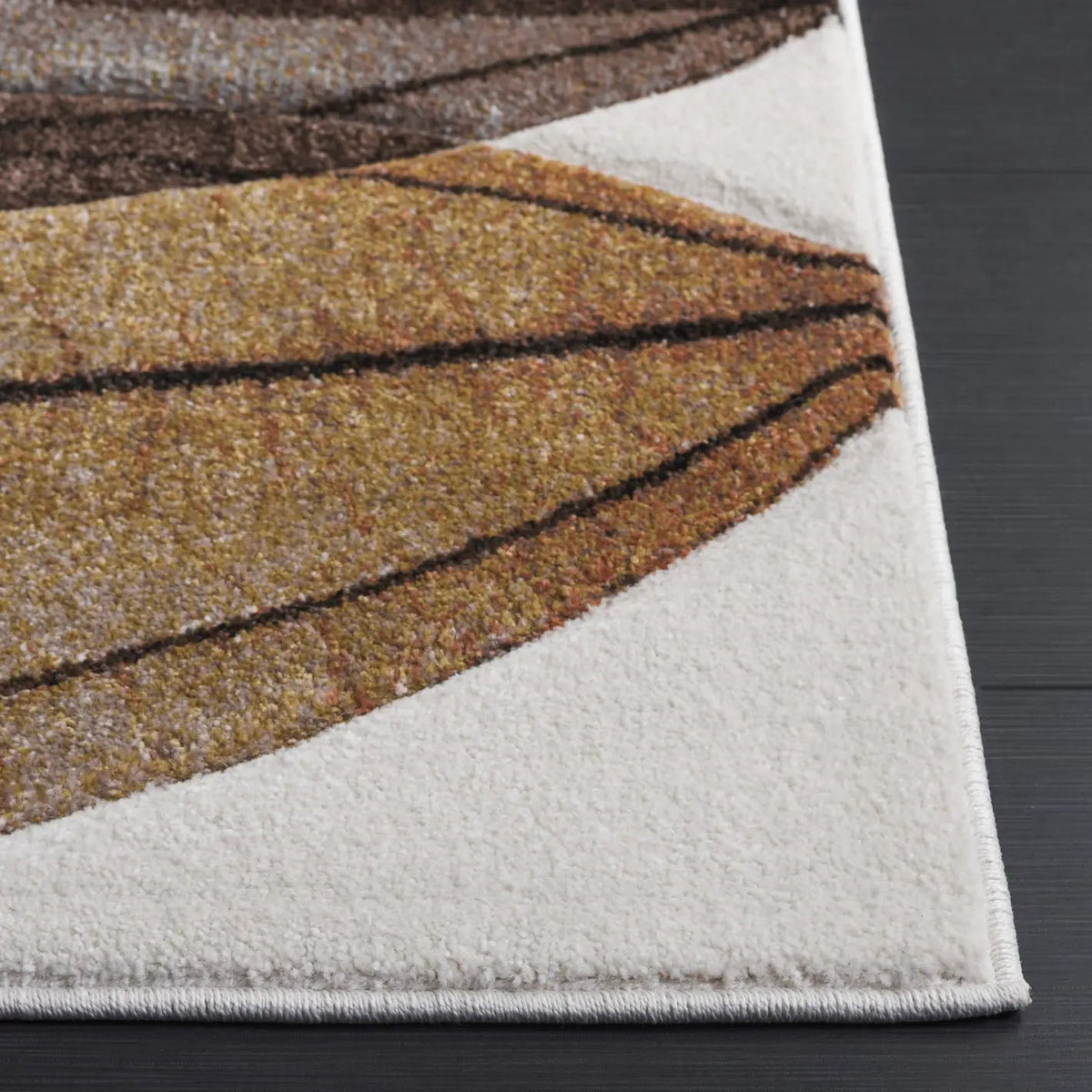 Safavieh Hollywood 4'-0" x 6'-0" Rug in Brown / Grey