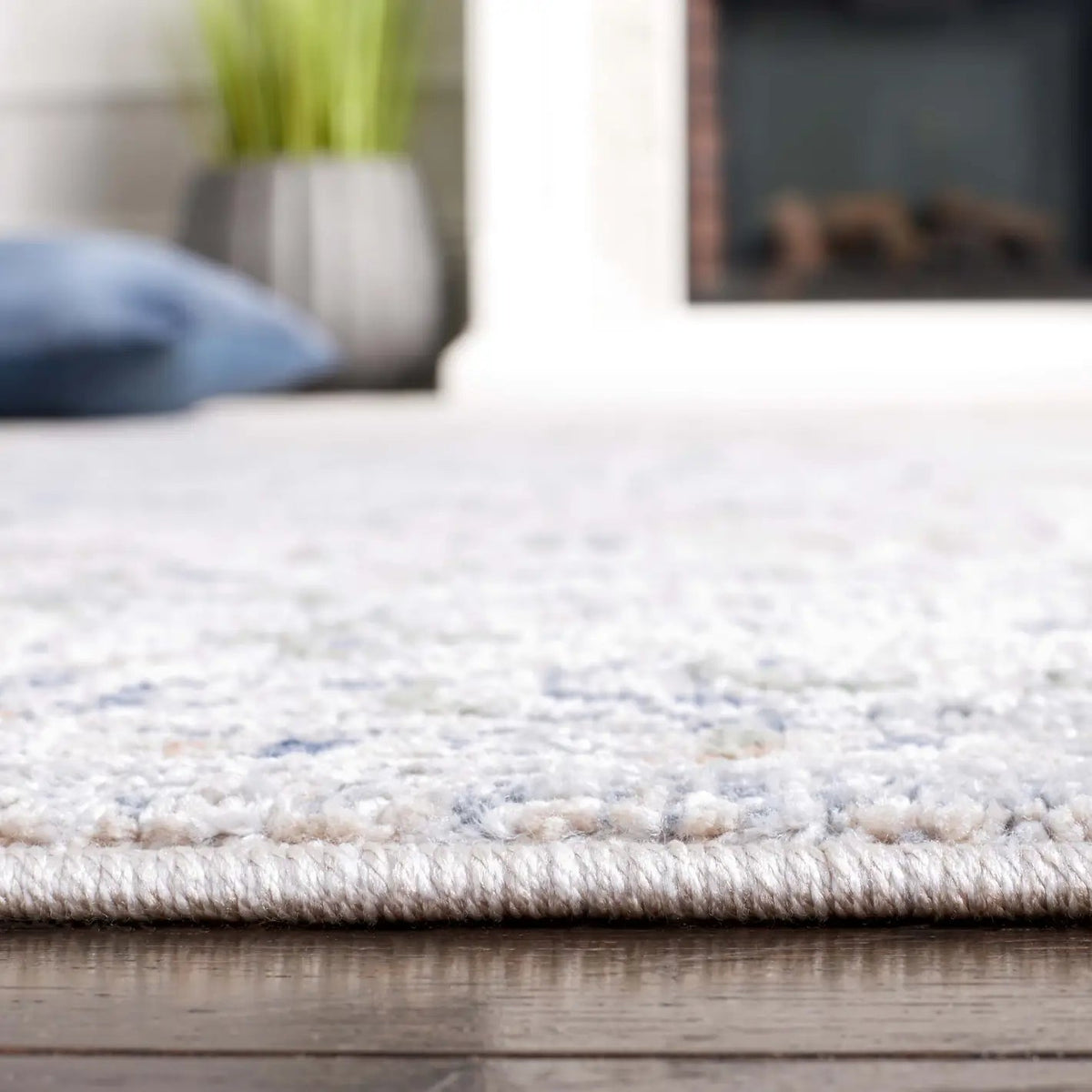 Safavieh Hunter 100 4'-0" x 6'-0" Rug in Ivory Grey / Dark Grey / Beige