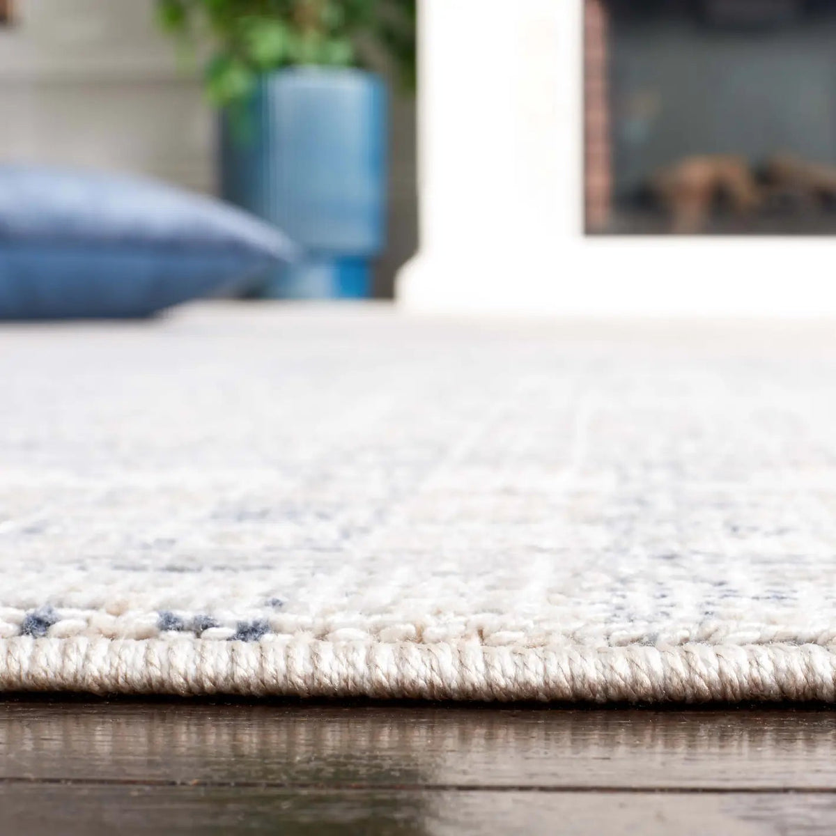 Safavieh Hunter 100 4'-0" x 6'-0" Rug in Ivory Grey / Dark Grey / Beige
