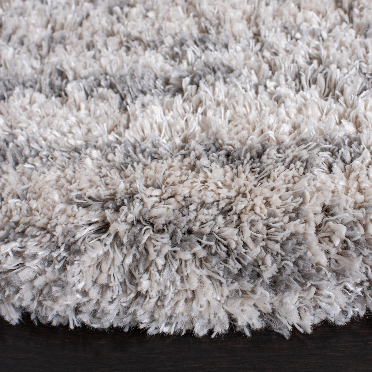 Safavieh Iceland Shag Isg511A Ivory/Grey Rug - Safavieh - isg511a - 7r