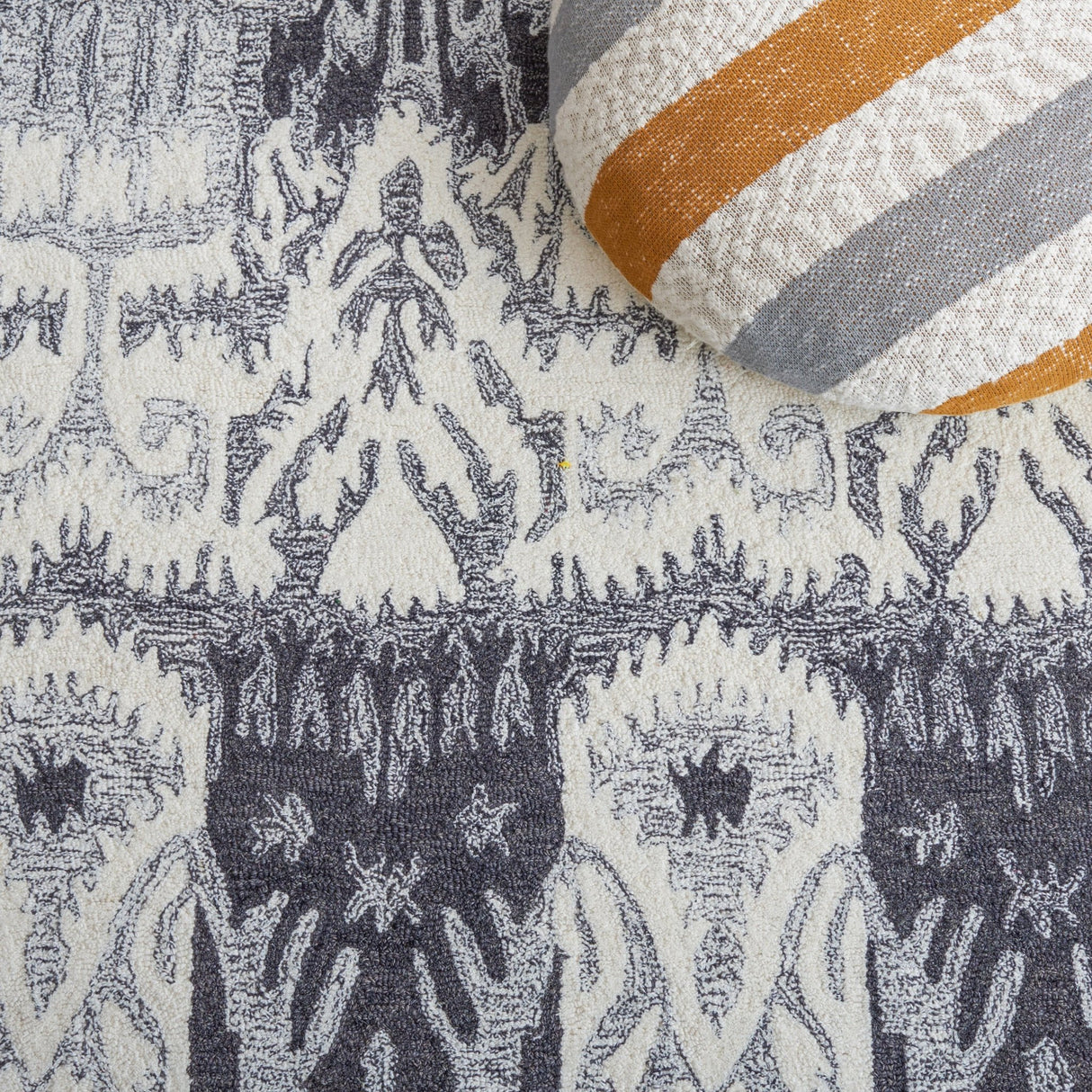 Safavieh Ikat Ikt653Z Ivory/Black Rug - Safavieh - ikt653z - 6r