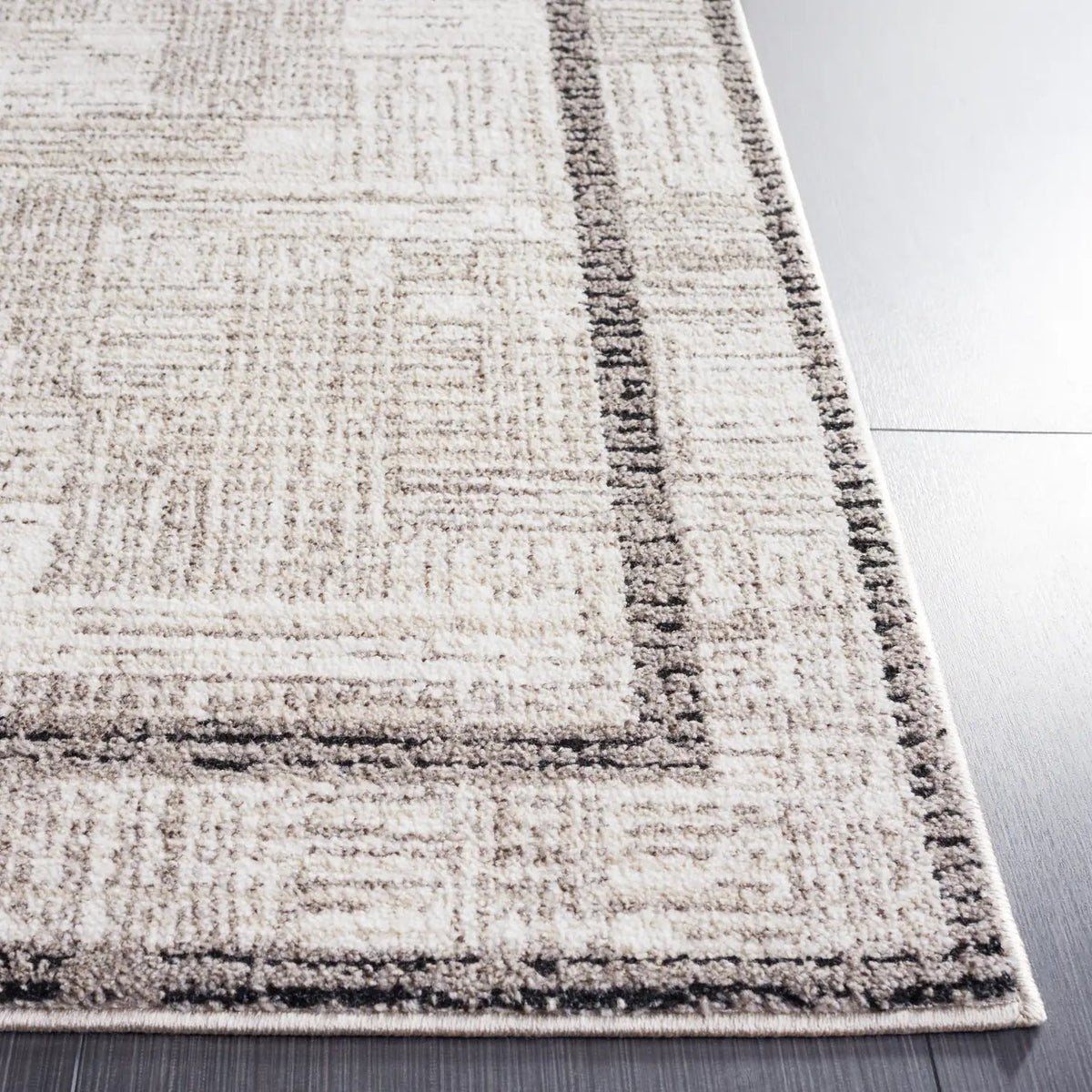 Safavieh Jade 100 4'-0" x 6'-0" Rug in Ivory / Beige Black