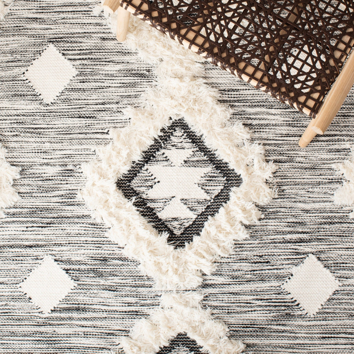 Safavieh Kenya Kny275Z Black/Ivory Rug - Safavieh - kny275z - 28