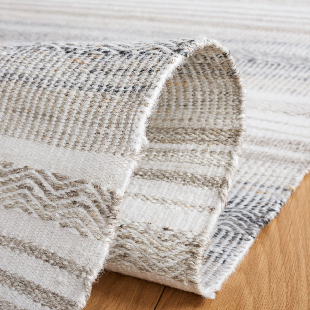 Safavieh Kilim Klm275H Ivory/Charcoal Rug - Safavieh - klm275h - 6r